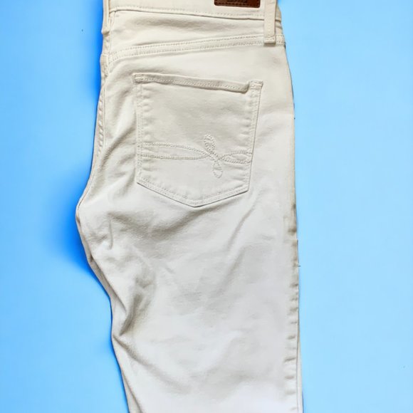 Levi's Denizen White Stretch Bermuda Shorts Size 6 - Picture 4 of 4